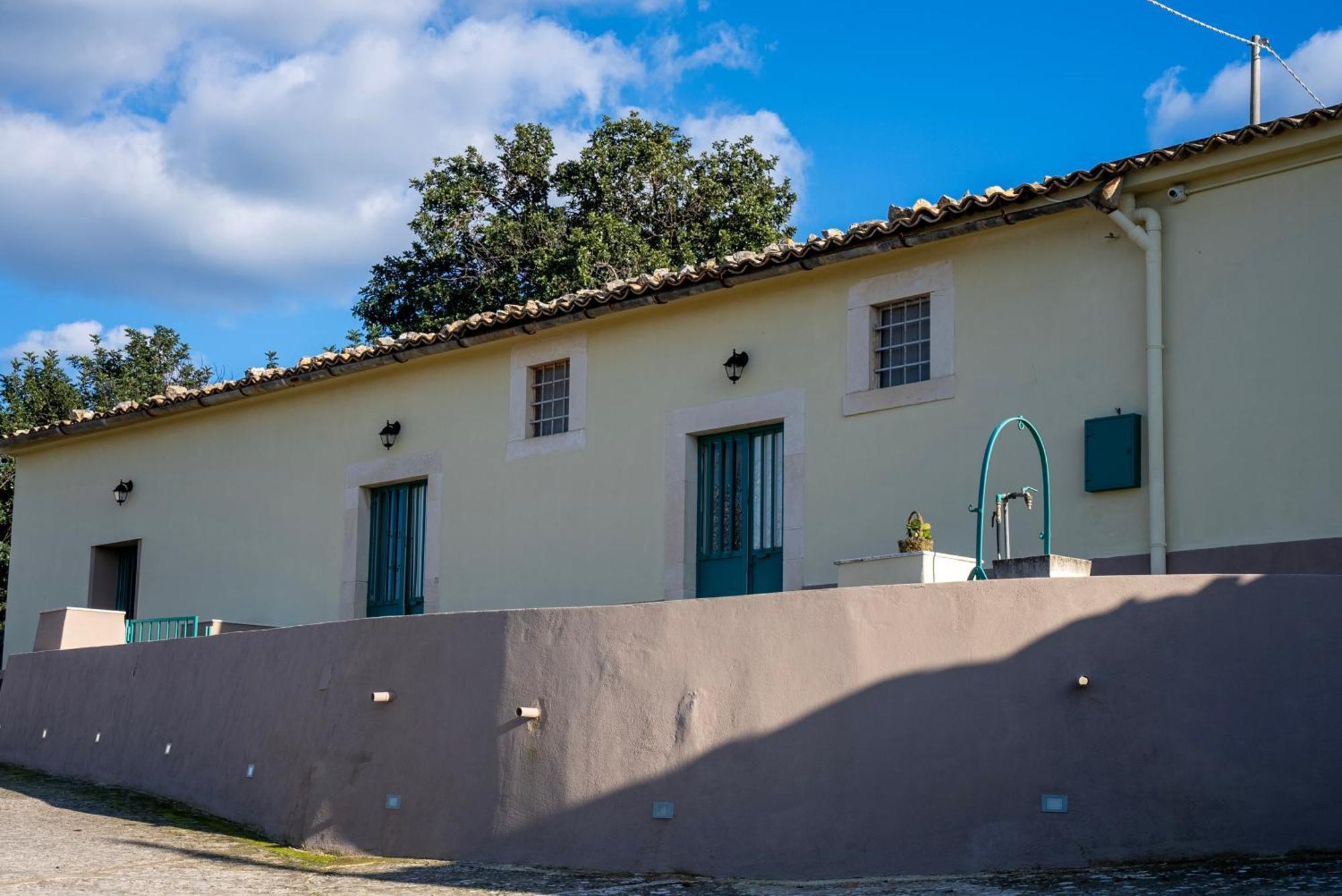 Appartement La Dimora Delle Coste à Comiso Extérieur photo