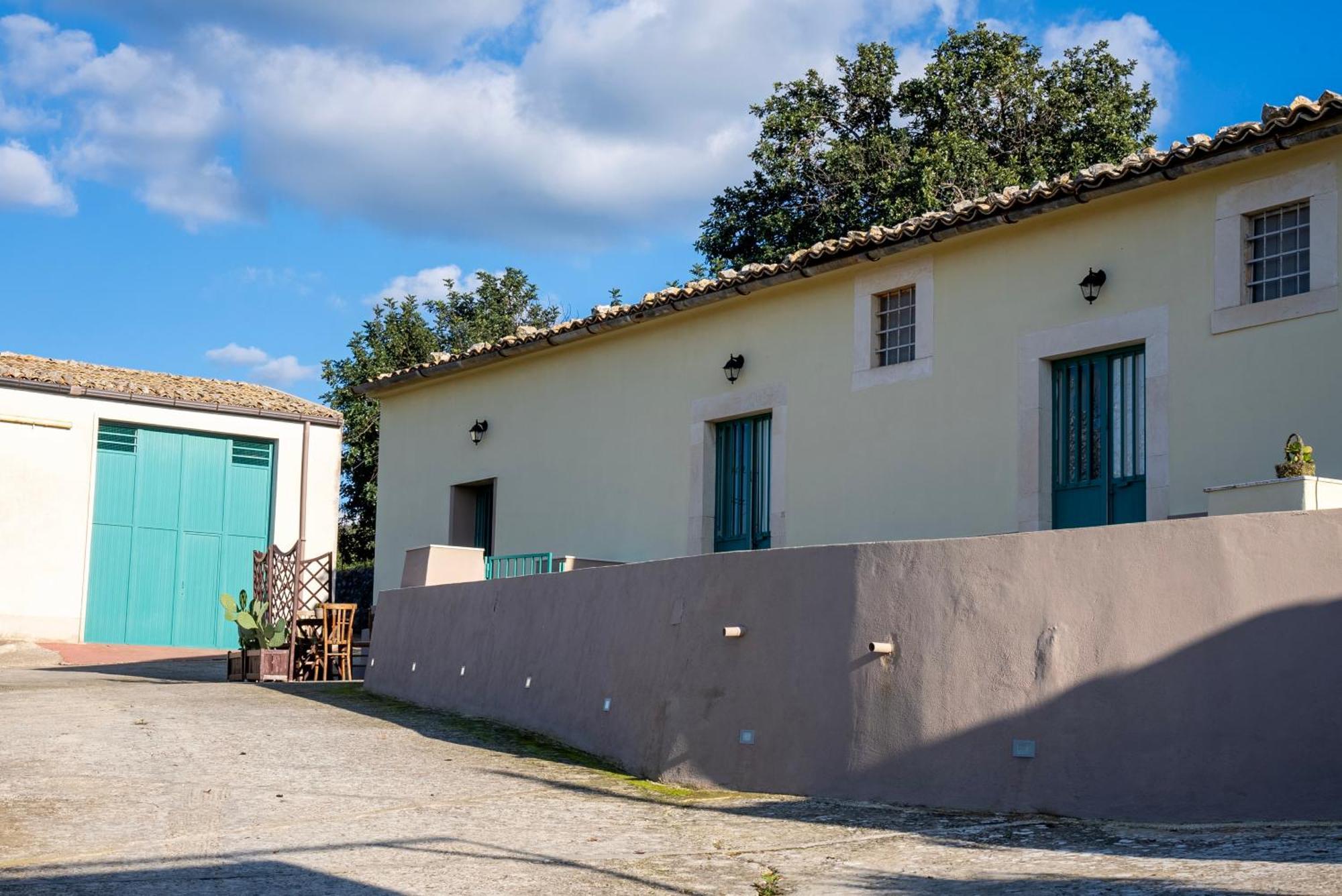 Appartement La Dimora Delle Coste à Comiso Extérieur photo